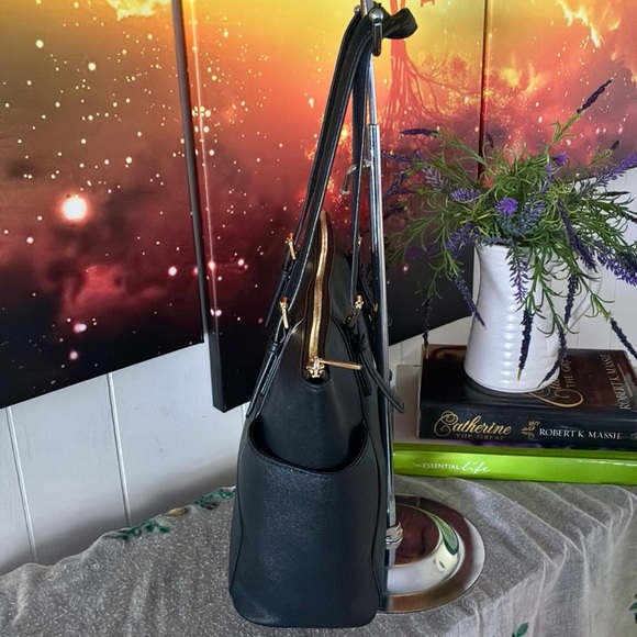 Michael Kors Jet Set Travel Tote - Picture 4 of 12